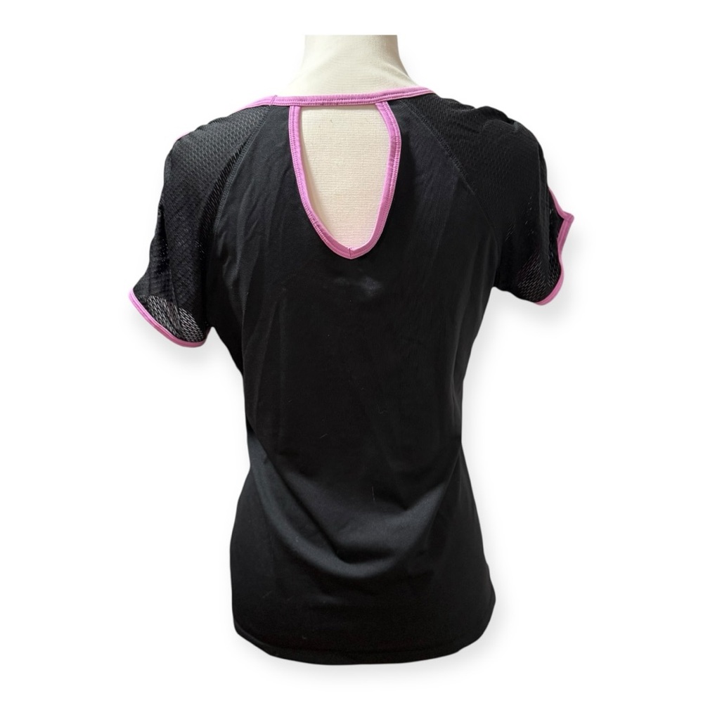 Reebok Women's Black and Pink‎ V-Neck Top - Picture 8 of 10